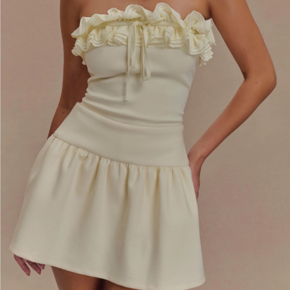 Elegant Cream Strapless two piece set 
Meshki 
NWT
XS TOP
XXS BOTTOM